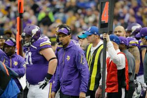 Frazier, despedido como entrenador de Vikingos