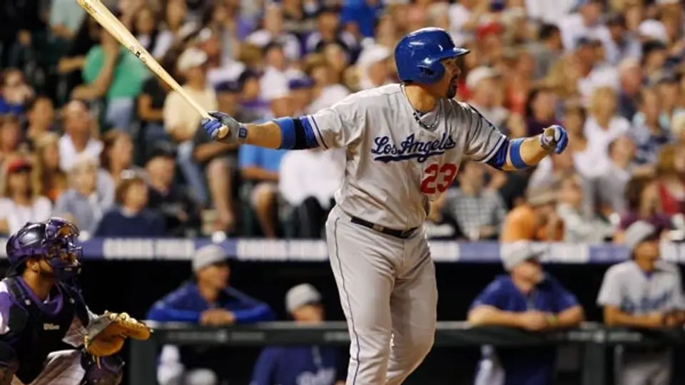 Adrián González conecta otro cuadrangular con Dodgers