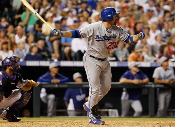 Adrián González conecta otro cuadrangular con Dodgers