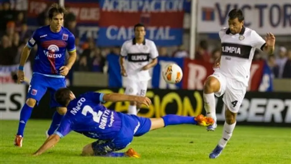 Tigre vence 2-1 Olimpia, con arbitraje polémico