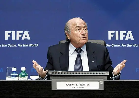 FIFA y UEFA respaldan sanción a dueño de Clippers