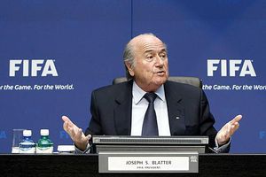 FIFA y UEFA respaldan sanción a dueño de Clippers