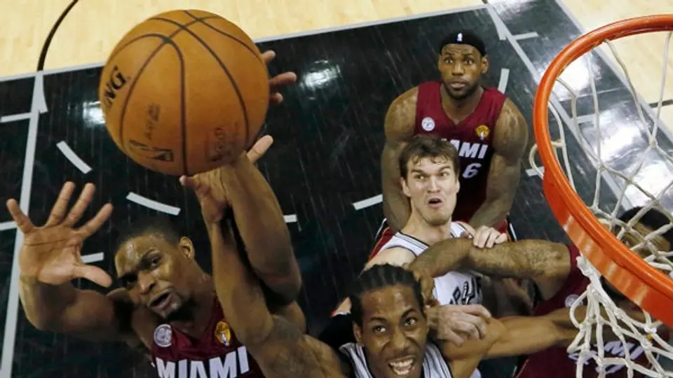 Spurs se adelanta en la Final de la NBA