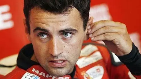 Piloto Héctor Barberá detenido por golpear a su novia