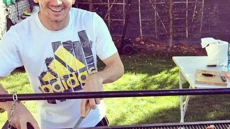 Leo Messi festeja triunfo con un asado