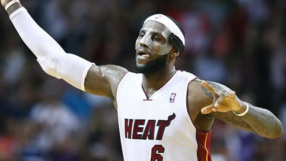 LeBron impone récord de puntos con el Heat