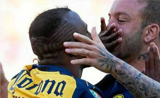 Checa los mejores besos y caricias en las canchas