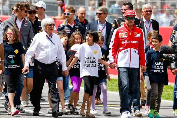 Pilotos de F1 presentan campaña por carreteras más seguras