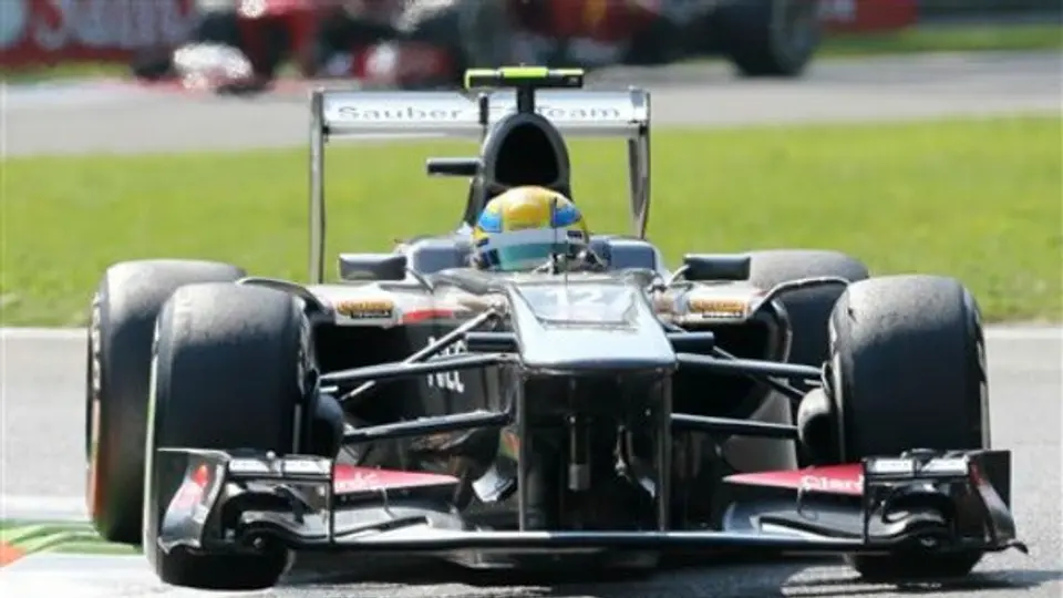 Esteban Gutiérrez brilla en Singapur; Vettel gana la 'pole'