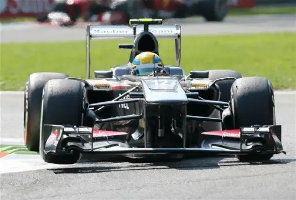 Esteban Gutiérrez brilla en Singapur; Vettel gana la 'pole'