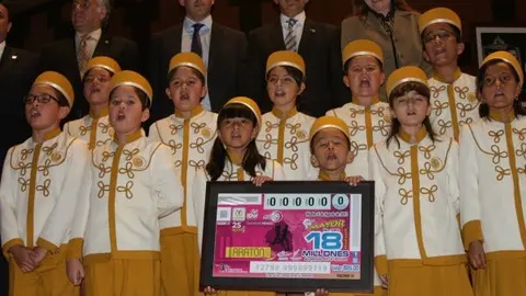 Lotería Nacional realiza sorteo por Maratón de la Ciudad de México