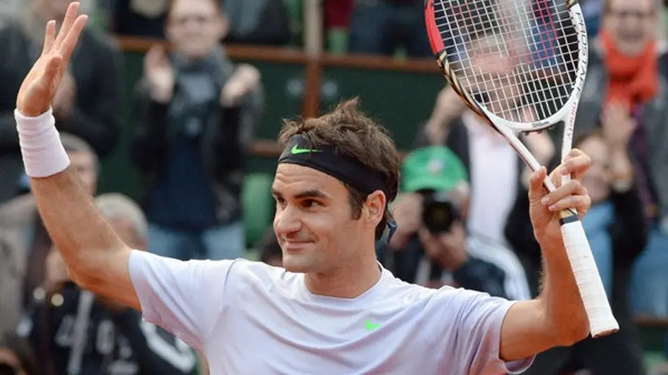 Federer supera prueba extrema y llega a 900 triunfos