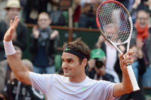 Federer supera prueba extrema y llega a 900 triunfos