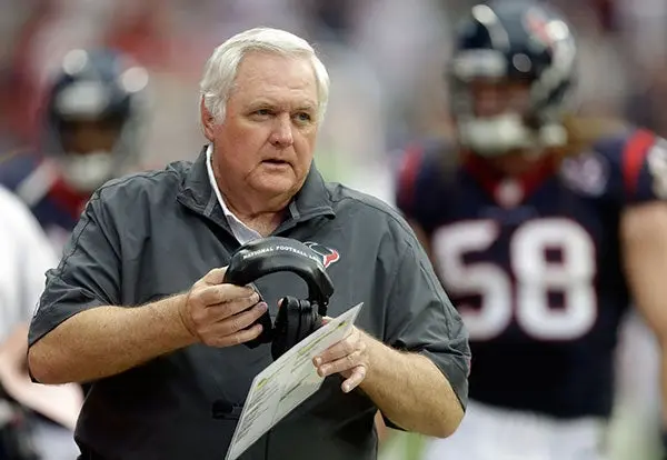 Wade Phillips será entrenador interino de los Texanos
