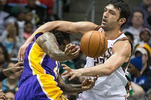 Bucks rompe cadena de derrotas contra Lakers