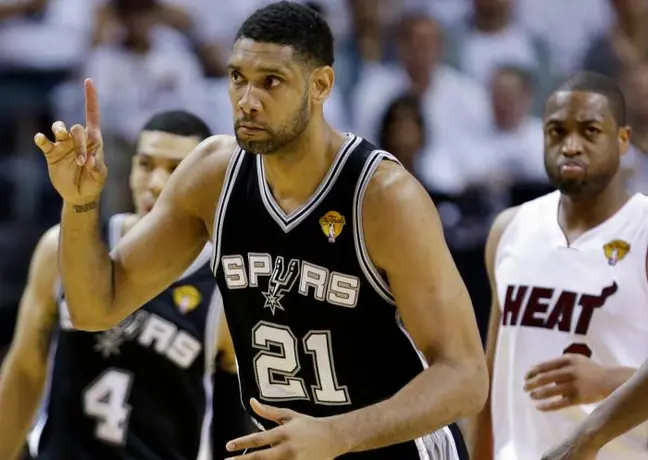 Spurs triunfa en Miami y aventaja en la Final