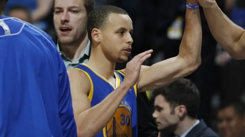 Warriors sorprende  y de visita vence a Nuggets
