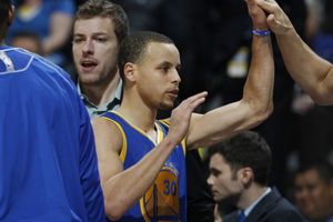 Warriors sorprende  y de visita vence a Nuggets