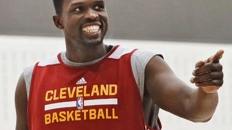 Luol Deng firma con el Heat