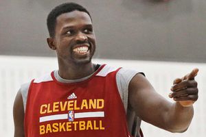 Luol Deng firma con el Heat
