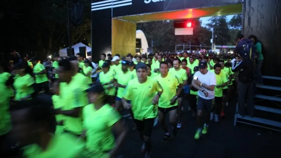 Adidas realiza con éxito su primer medio maratón en México