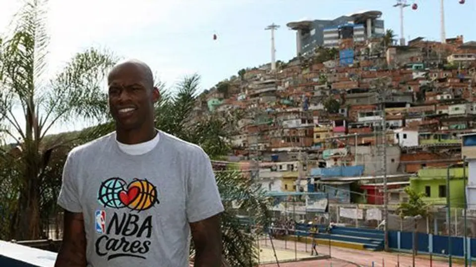 Encestan por las favelas, NBA Global Games, en Brasil