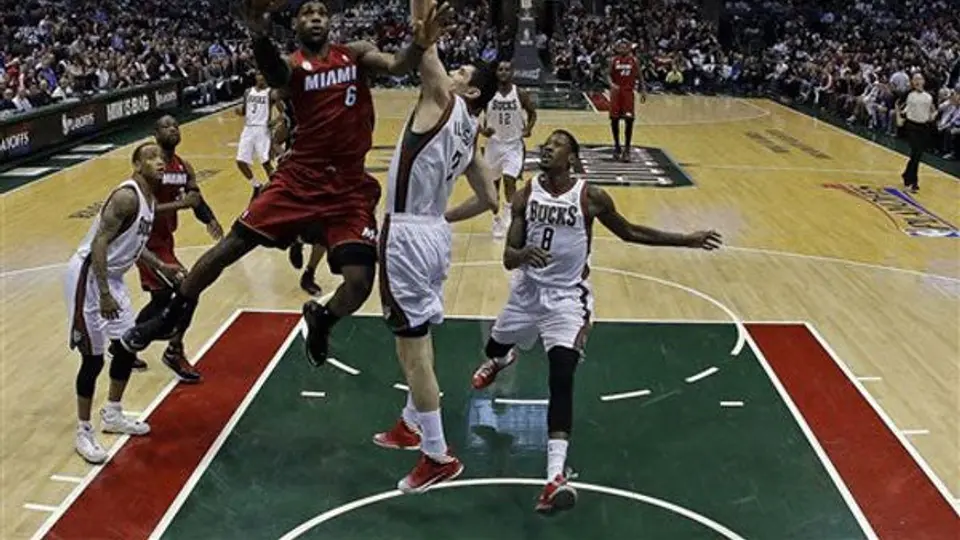 Heat vence a los Bucks y domina la serie por 3-0