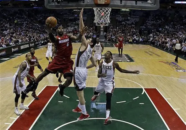 Heat vence a los Bucks y domina la serie por 3-0