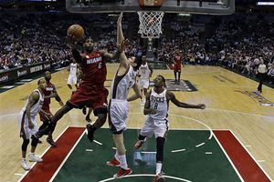Heat vence a los Bucks y domina la serie por 3-0