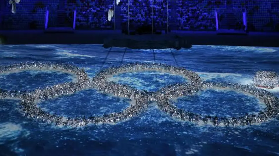 Rusos 'juegan' con su error inaugural en la Clausura de Sochi