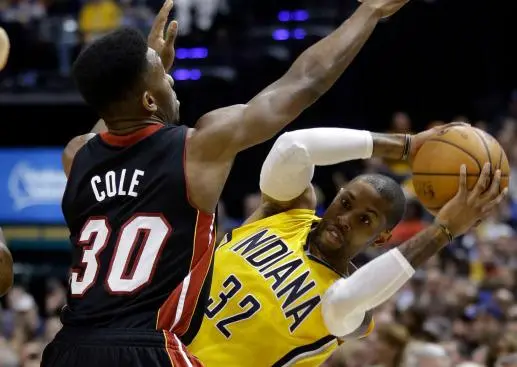Pacers viene de atrás para vencer al Heat