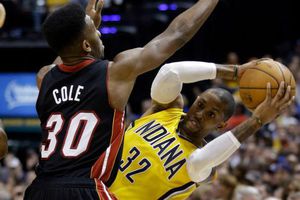 Pacers viene de atrás para vencer al Heat
