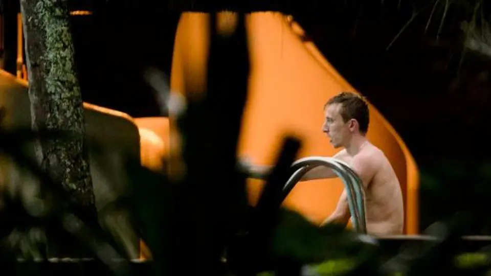 Sorprenden a croatas desnudos en hotel de concentración