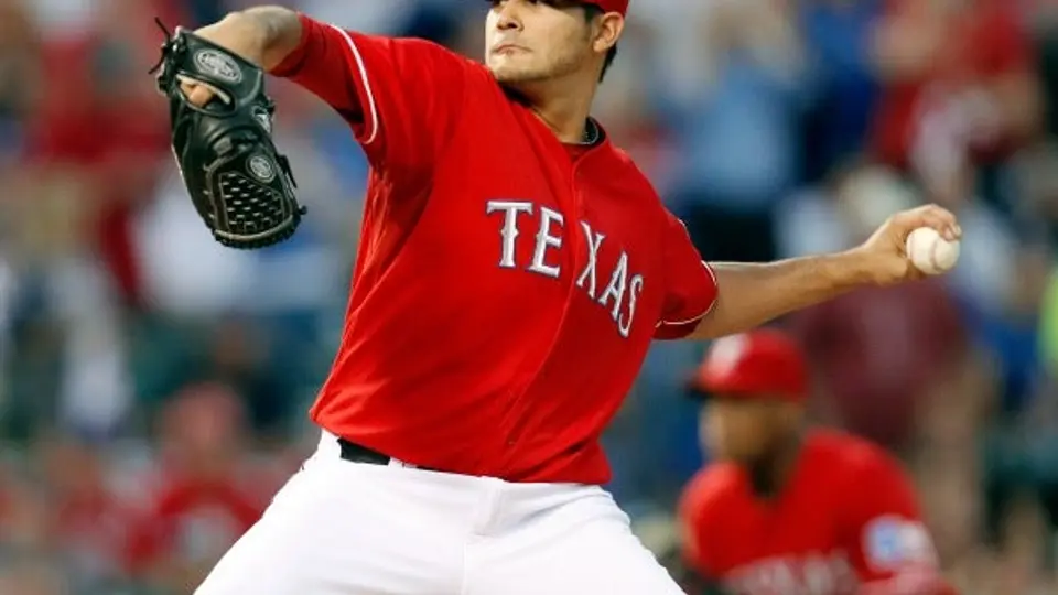 Martín Pérez extiende contrato con los Rangers de Texas