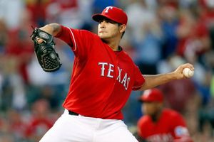 Martín Pérez extiende contrato con los Rangers de Texas