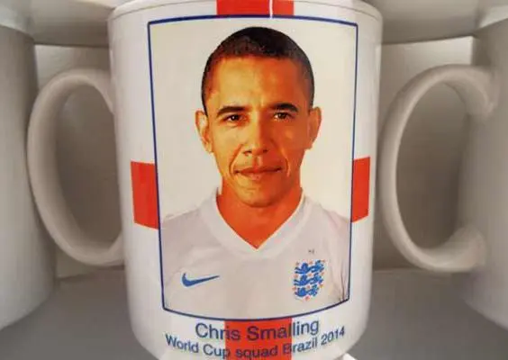 Confunden a Barack Obama con Chris Smalling en souvenir