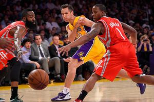 Lakers iguala su peor marca de derrotas en una campaña