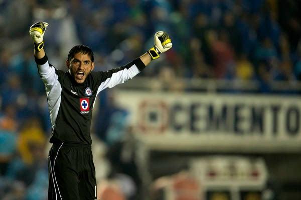 Jesús Corona festeja el triunfo de los celestes | MEXSPORT
