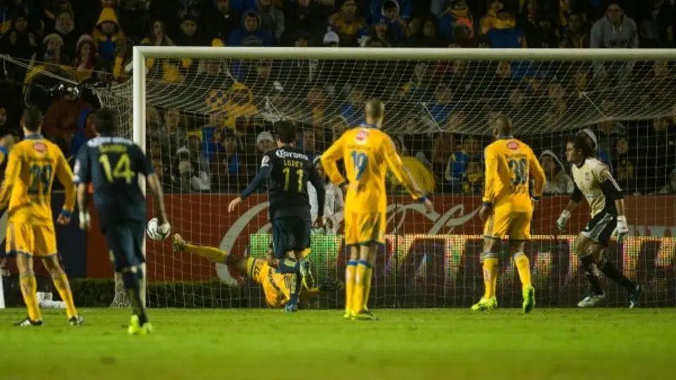 América rescata empate ante Tigres en el Volcán