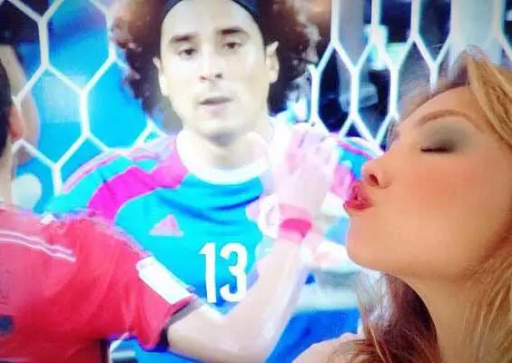 Thalía le pide a Ochoa que se case con ella