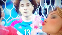 Thalía le pide a Ochoa que se case con ella