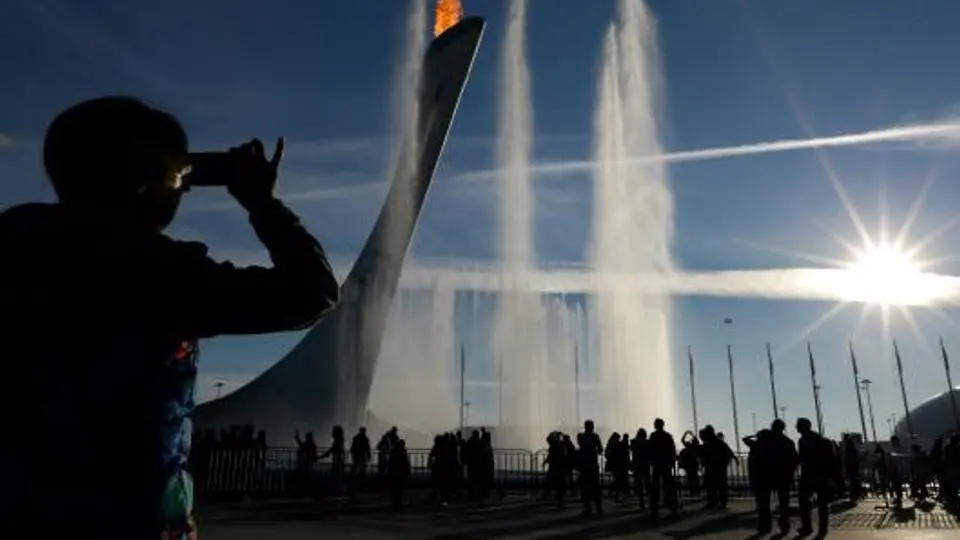Turistas disfrutan del calor en Sochi