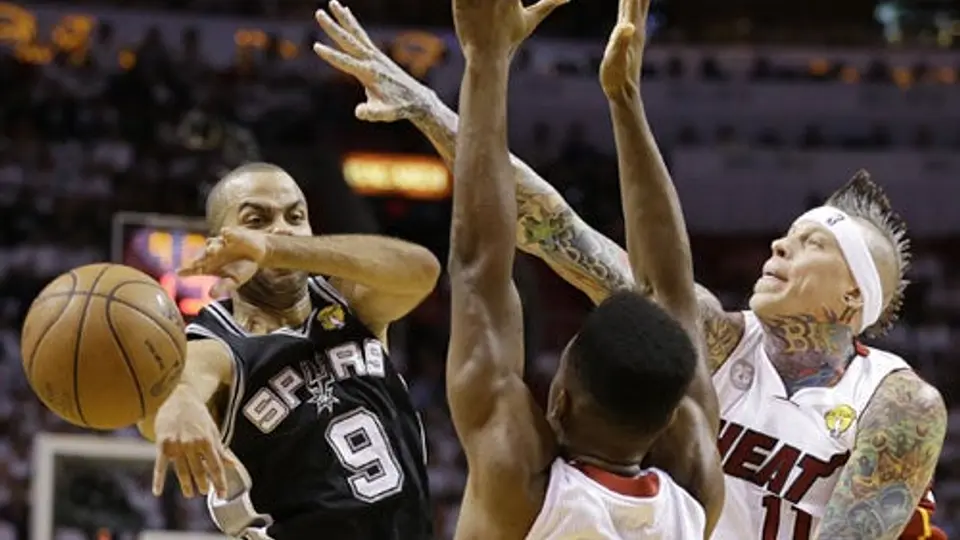 Spurs pega primero en la Final ante el Heat