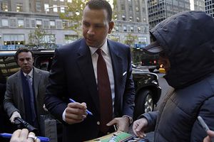 Abogados de A-Rod agregan nuevas críticas a su demanda