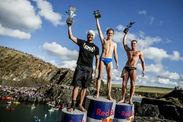 Hunt conquista sexta fecha del Red Bull Cliff Diving