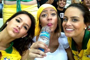 Bruna Marquezine y Rafaella Santos, los 'amuletos' de Neymar