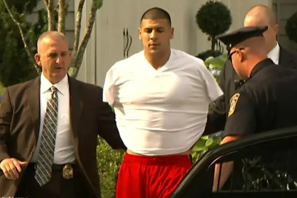 Aaron Hernández es detenido