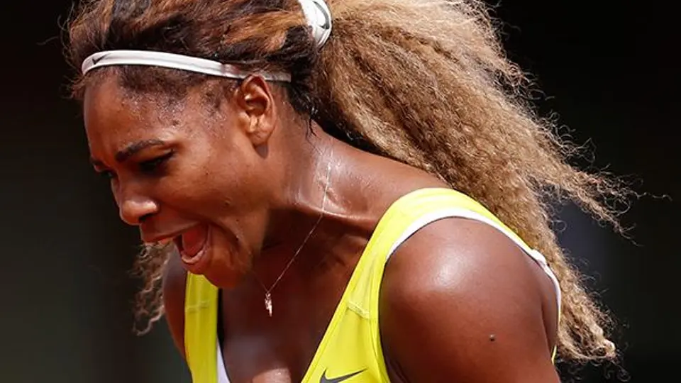 Serena Williams inicia con triunfo en Roland Garros