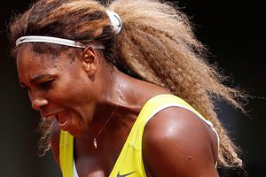 Serena Williams inicia con triunfo en Roland Garros