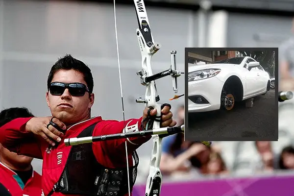 Dejan en ladrillos coche de Juan René Serrano